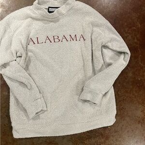Alabama Woolly threads size women’s medium sweater. In good condition.